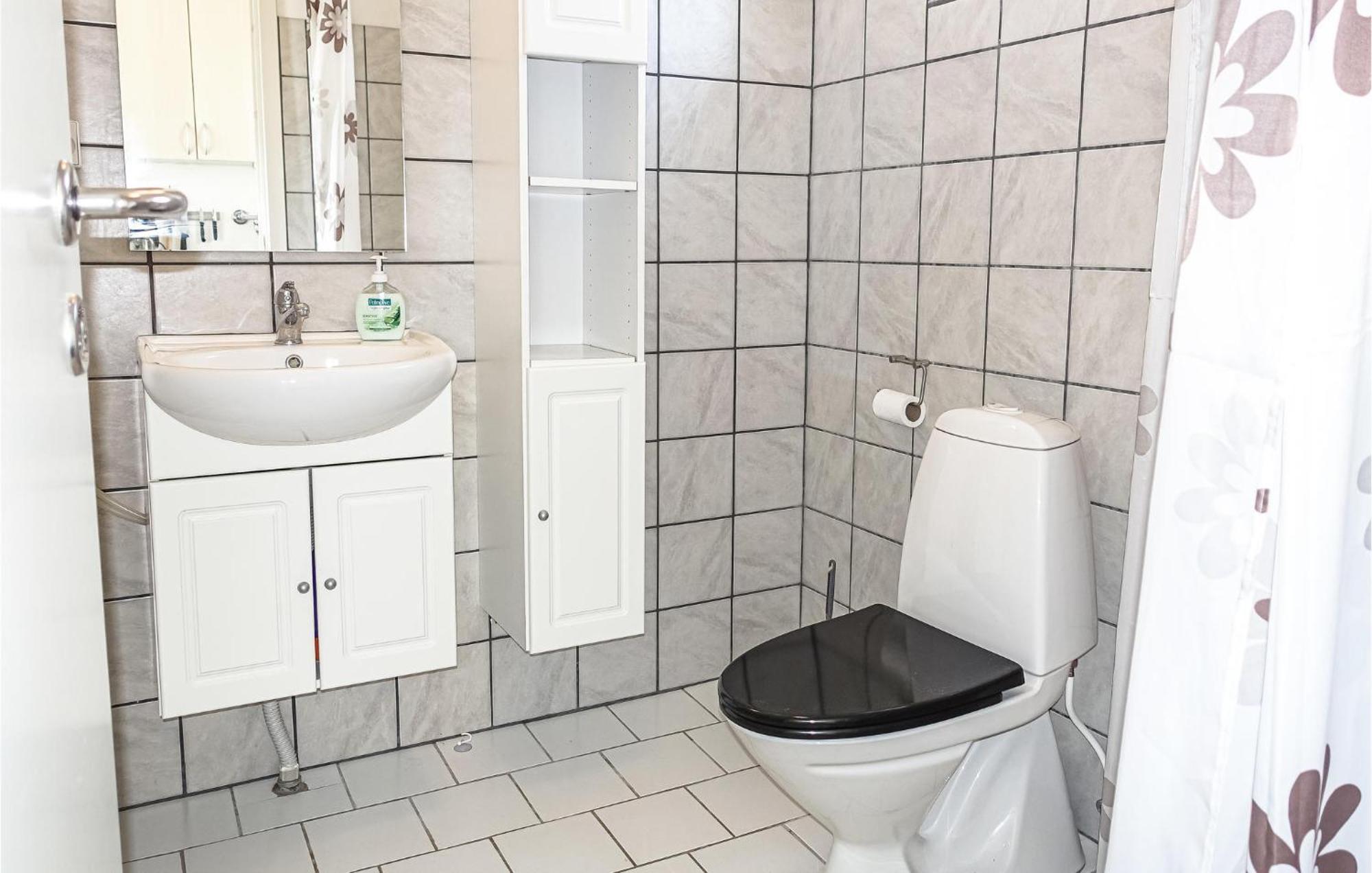 Nice Apartment In Allinge With House Sea View エクステリア 写真